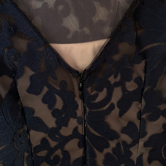 Gorgeous Calvin Klein lace dress! Size 2 - excellent condition! - Picture 8 of 10